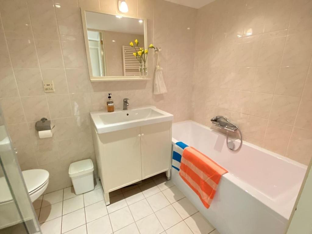 Apartment Amstel Beachhouse Egmond Aan Zee, 50m From The Beach!